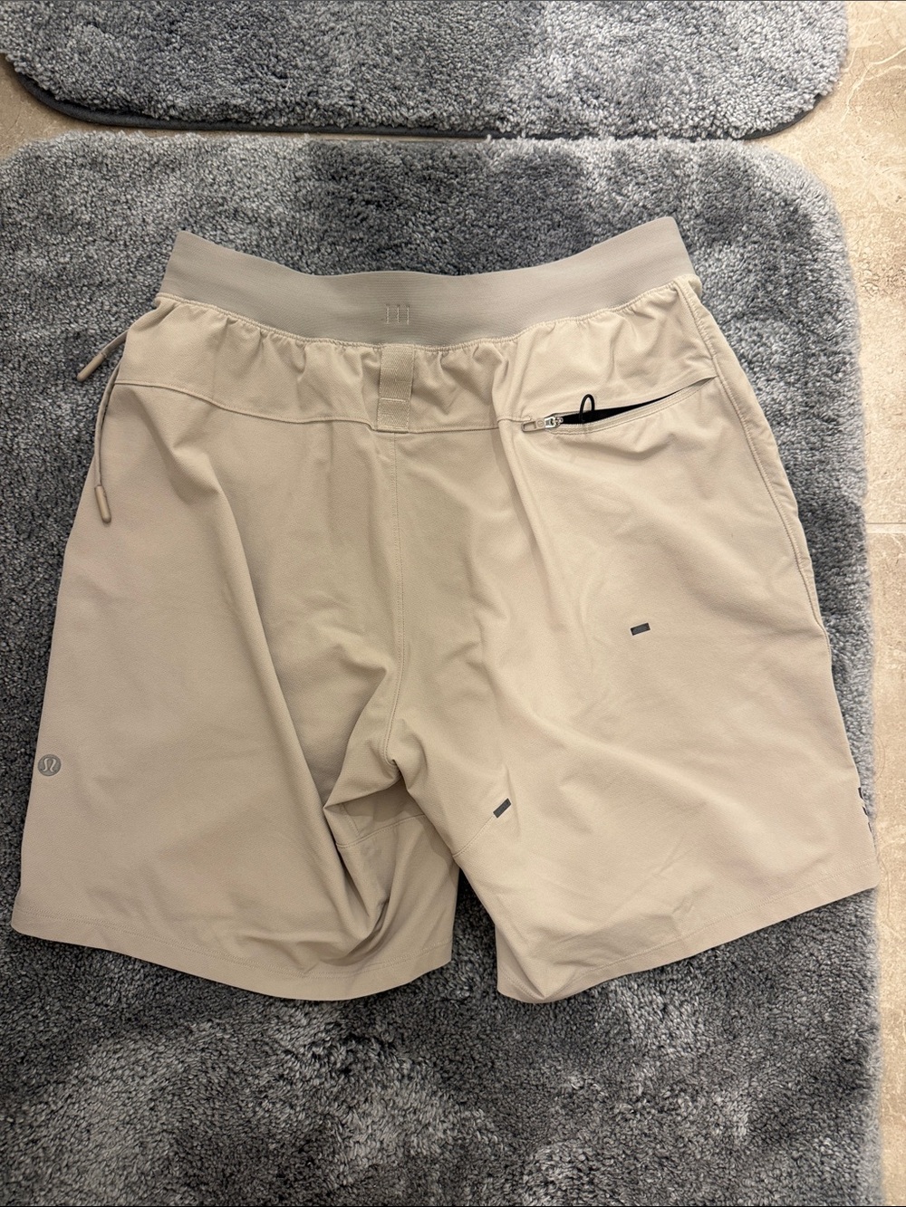 Mens lululemon tan beige athletic shorts- license to train style - Picture 3 of 4